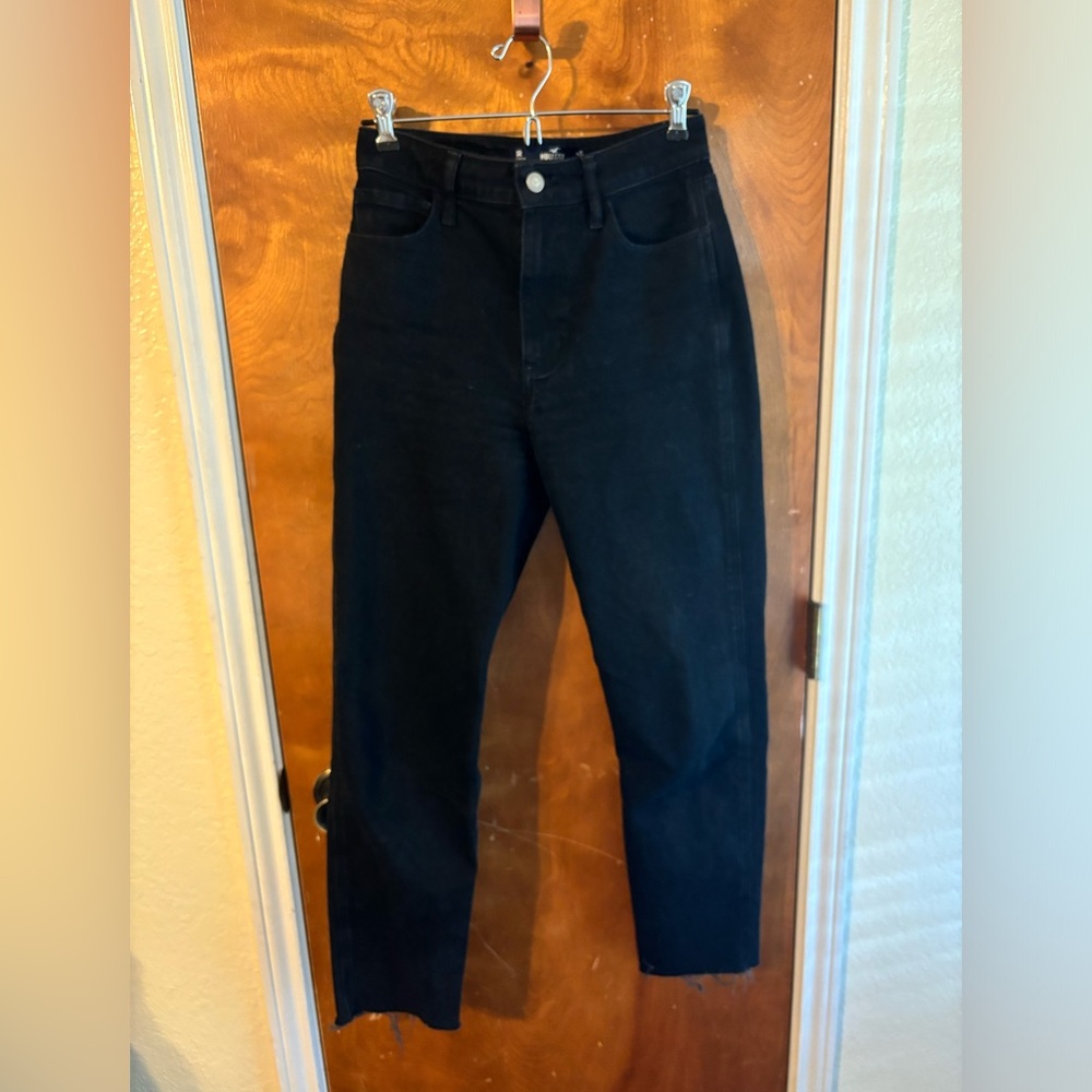 Hollister Ultra High Rise Mom Jeans 1R / 25